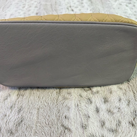 Yellow Guess Clutch - Picture 7 of 13